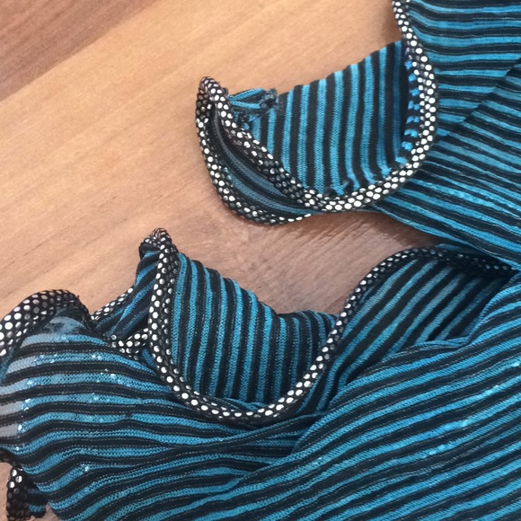 Turquoise scarf with silver and black ruffles EUC - Picture 2 of 3